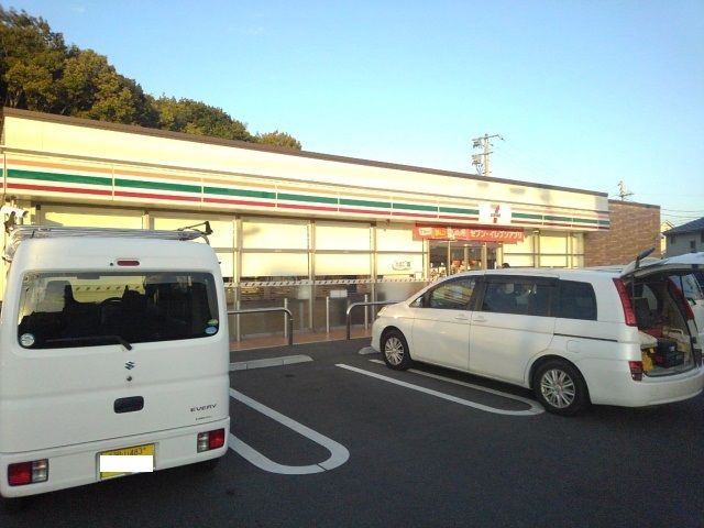コンビニ　セブンイレブンさん（コンビニ）まで950m