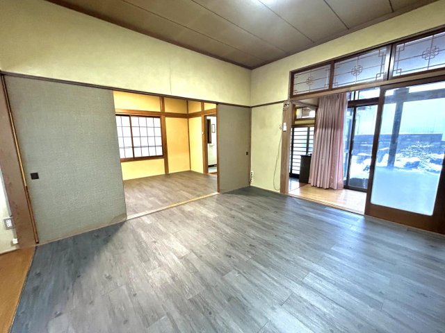 居室・リビング　繋がった部屋！戸を外せば大きな部屋に大変身！