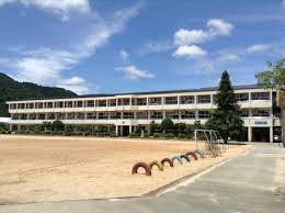 小学校　糸引小学校（小学校）まで1384m