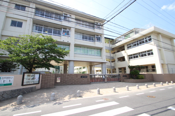 小学校　広島市立緑井小学校（小学校）まで867m