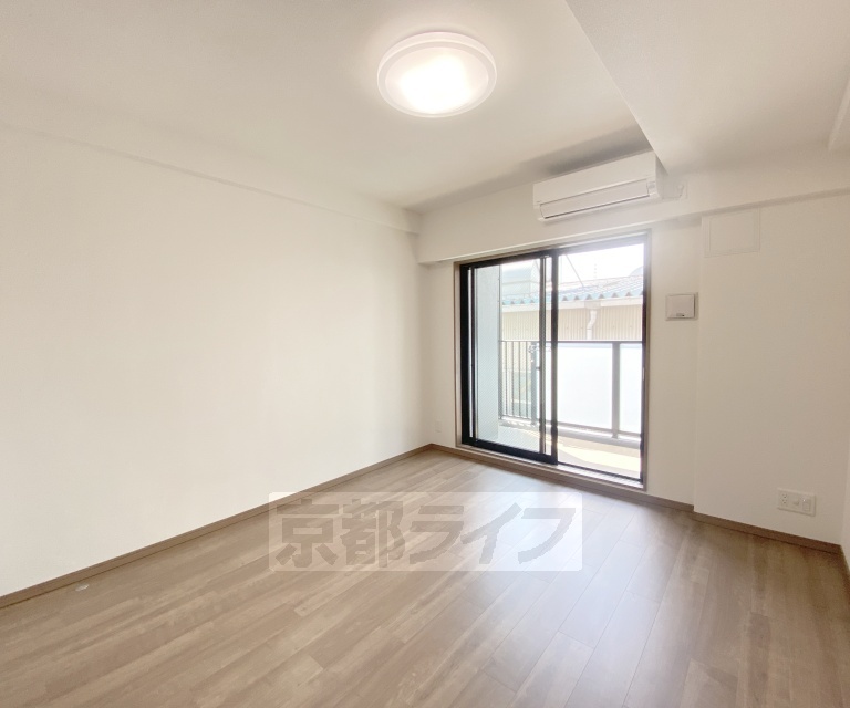 居室・リビング　落ち着いた雰囲気のお部屋です