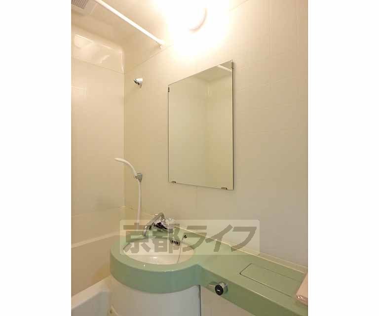 洗面設備　３点ユニットバスの洗面です。