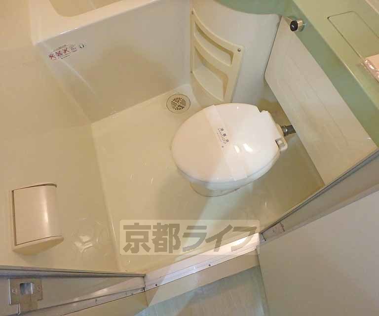 トイレ　３点ユニットバスのトイレです。