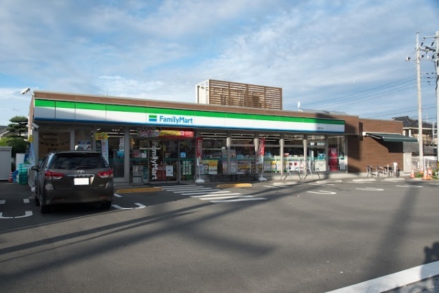 コンビニ　ファミリーマート日野三沢店（コンビニ）まで505m