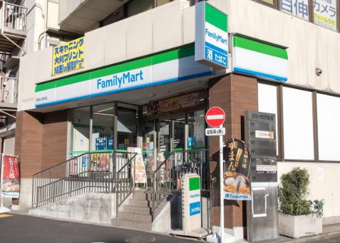 コンビニ　ファミリーマート新宿山吹町店（コンビニ）まで192m