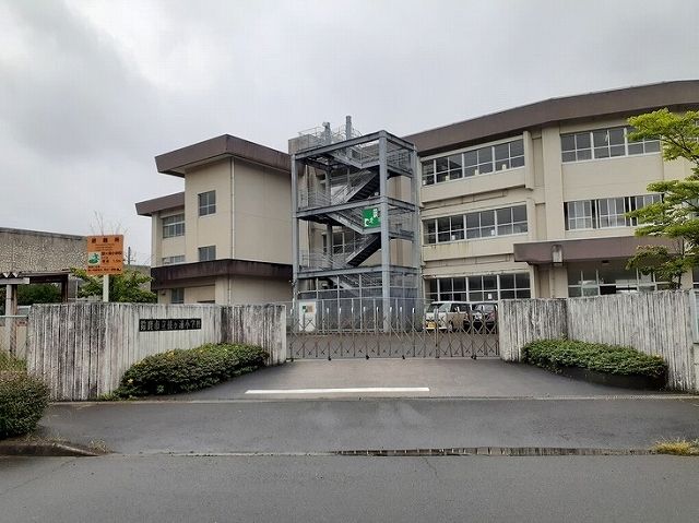 小学校　鈴鹿市立鼓ヶ浦小学校（小学校）まで350m