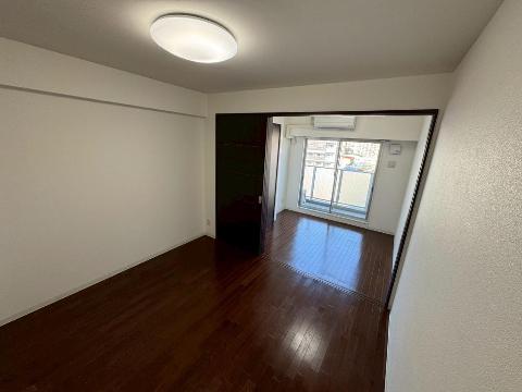 居室・リビング　室内