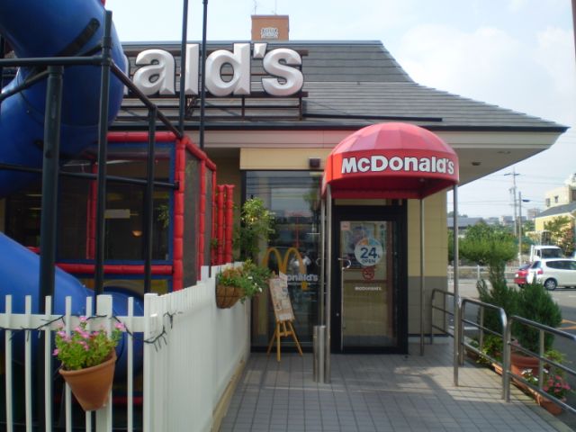 飲食店　マクドナルド（飲食店）まで560m