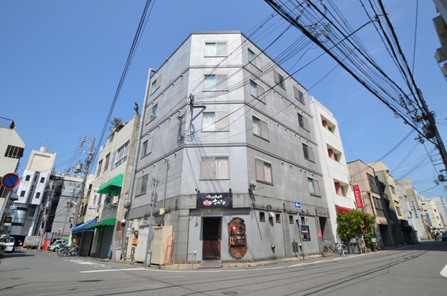建物外観　駅近！コンビニ近所！食べ物屋も近所なので、生活にはもってこい