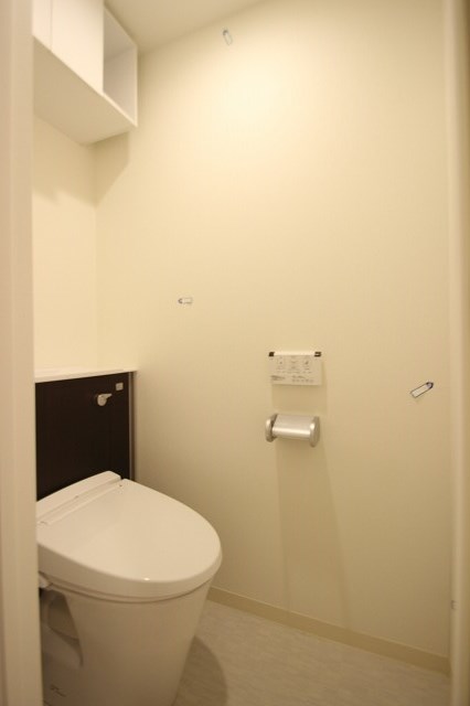 トイレ　同物件別号室の写真です。