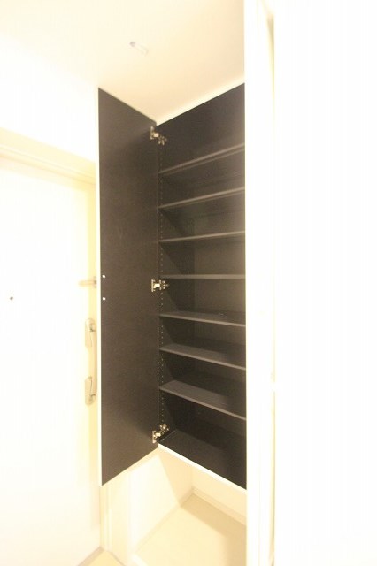 収納　同物件別号室の写真です。