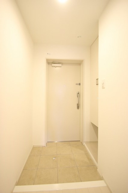 玄関　同物件別号室の写真です。