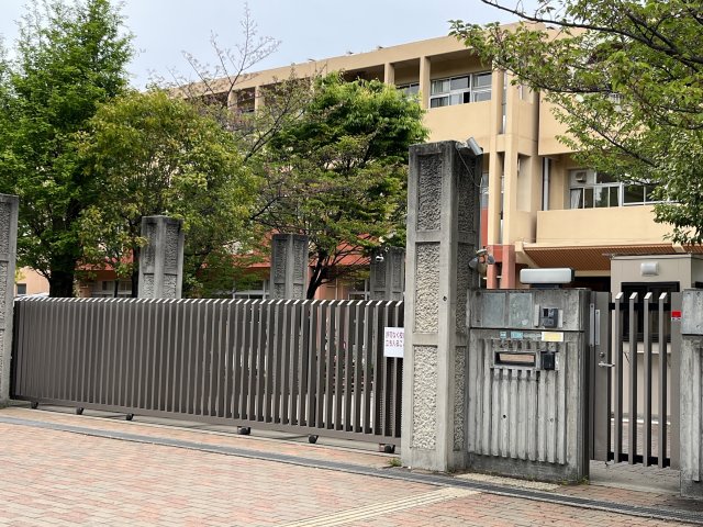 小学校　西宮市立甲子園浜小学校（小学校）まで864m