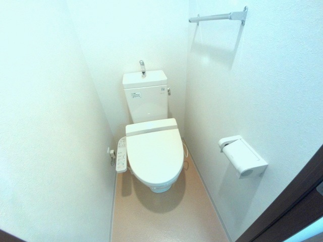 トイレ　ウォシュレット付きの手入れの行き届いたトイレ