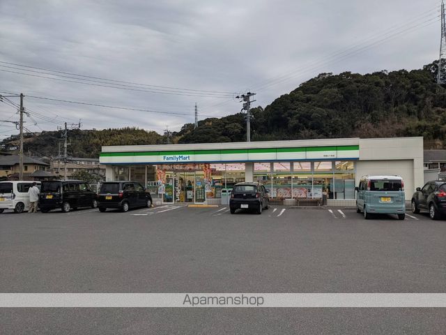コンビニ　ファミリーマート（コンビニ）まで880m