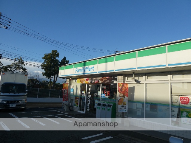 コンビニ　ファミリーマート（コンビニ）まで917m