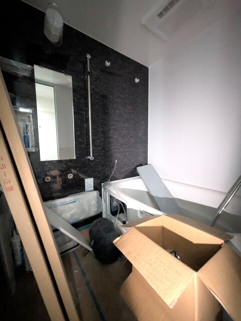 バス・シャワールーム　建築中の２０４号写真