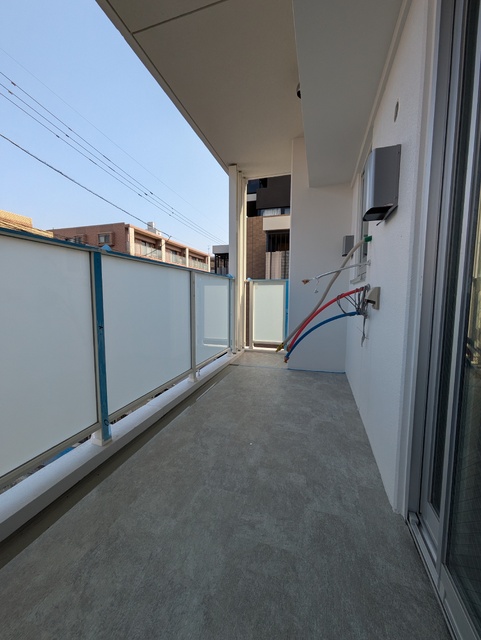 バルコニー　建築中の２０４号写真