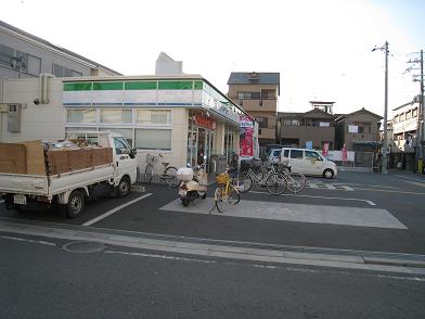 コンビニ　ファミリーマート 東大阪森河内東店（コンビニ）まで686m