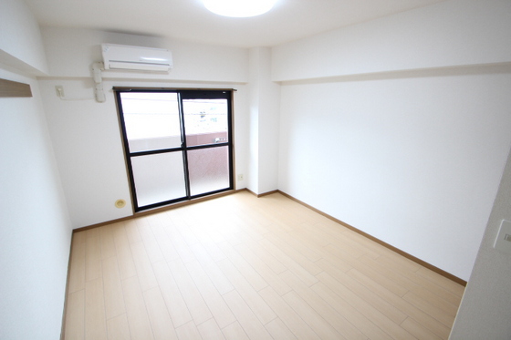 居室・リビング　※別部屋の写真です