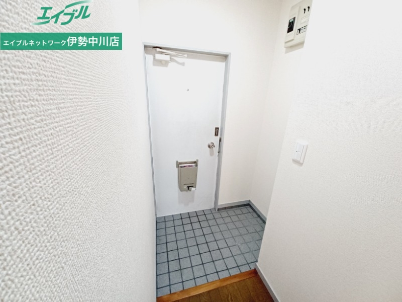 玄関　別部屋反転タイプ