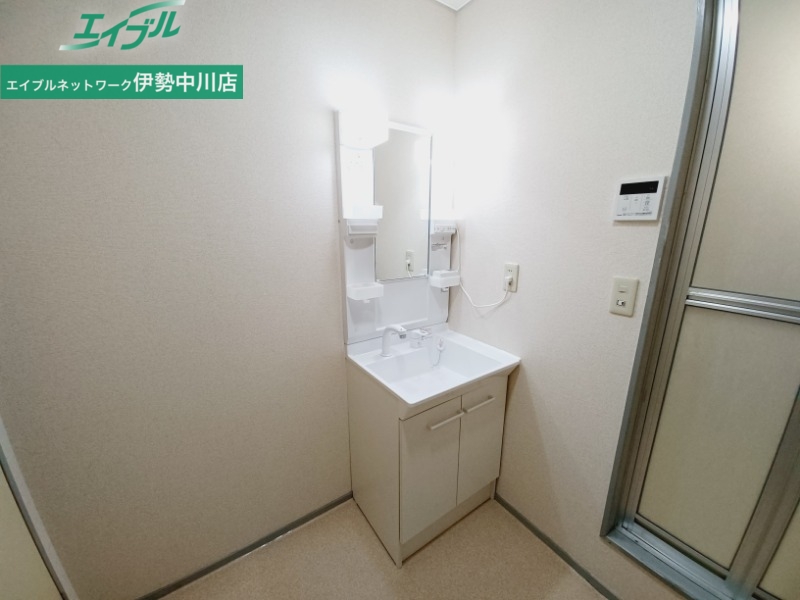 洗面設備　別部屋反転タイプ