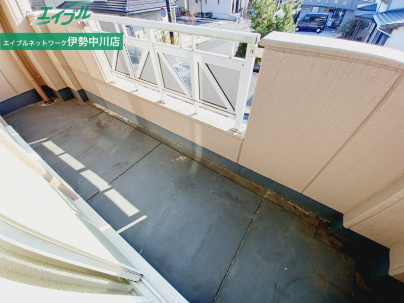 バルコニー　別部屋反転タイプ