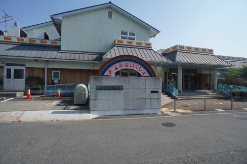 コンビニ　ファミリーマート　天理勾田町店（コンビニ）まで464m