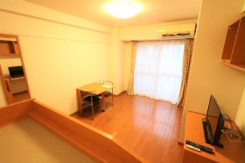 居室・リビング　大型家具家電付きにより初めての一人暮らしの方も安心！