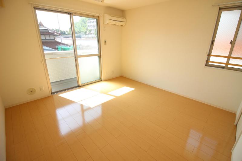 その他部屋・スペース　８帖洋室　エアコン付き、収納有