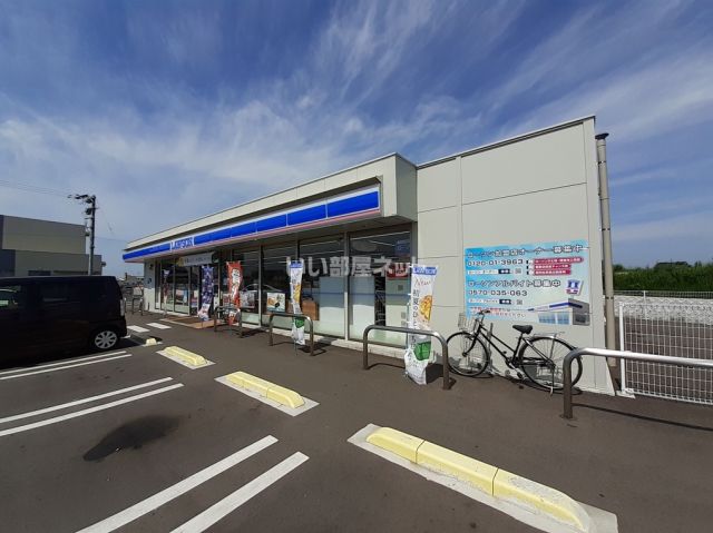 コンビニ　ローソン 丸亀田村東店（コンビニ）まで1049m