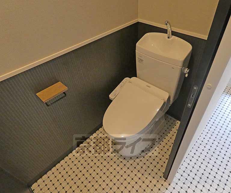 トイレ　ウォシュレット機能付きです・