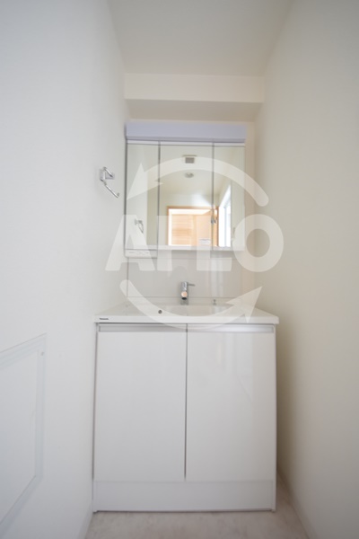 洗面設備　ラクラス長堀橋　独立洗面所