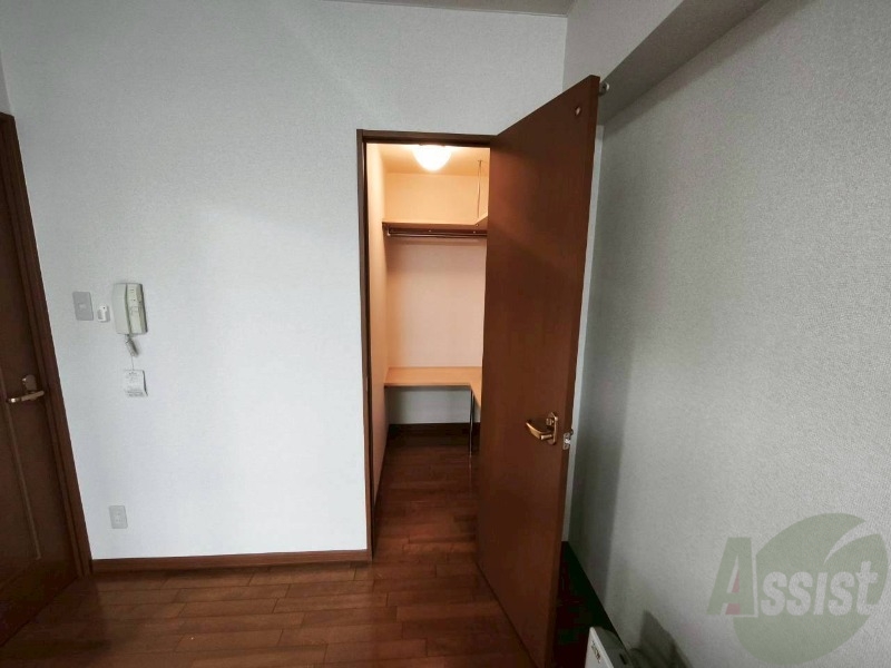 収納　寝室の収納です。部屋がすっきり片付きます。