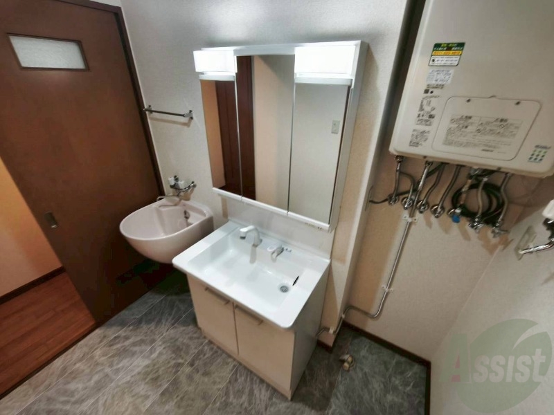 洗面設備　こちらに洗面台があります。朝の洗顔はこちらで。