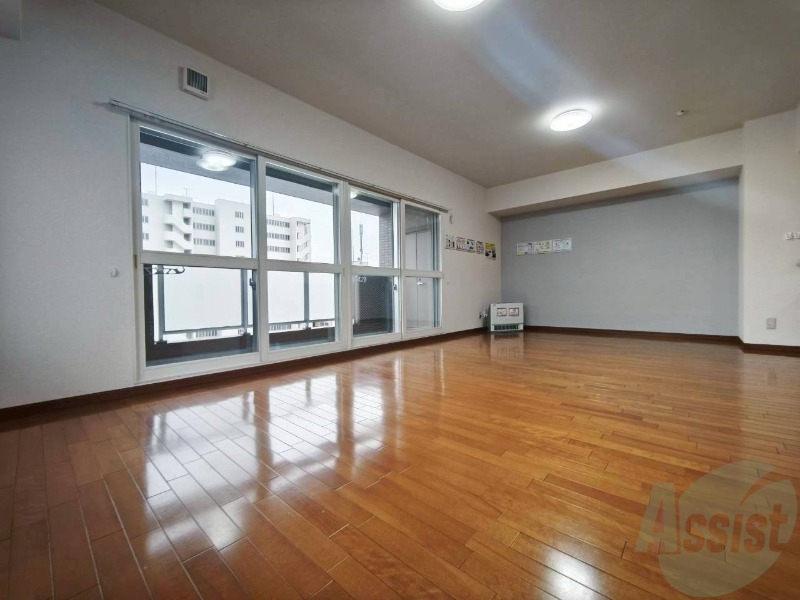 居室・リビング　広くてキレイなお部屋が広がっていて、充実した生活が送れそう。