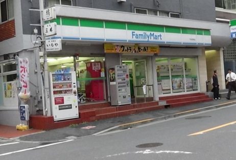 コンビニ　ファミリーマート市谷田町店（コンビニ）まで351m