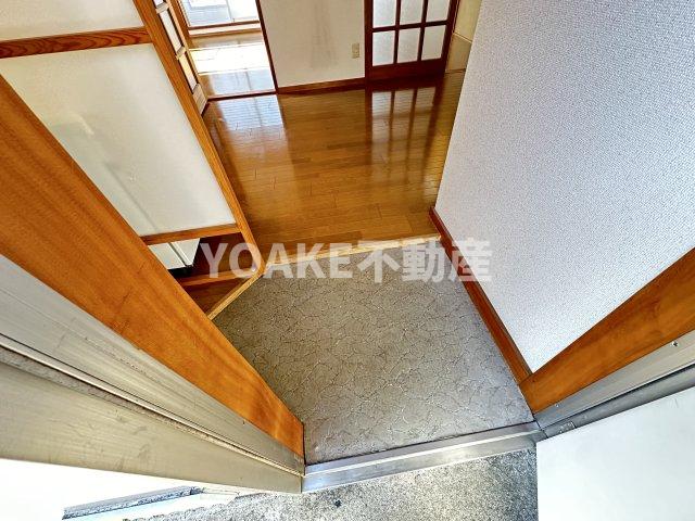 玄関　画像は別部屋ものです。現況と相違がある場合、現況優先。