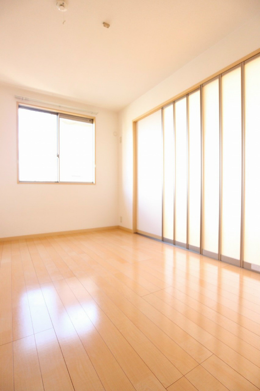 その他部屋・スペース　※別号室の写真です。日当たりも良く使いやすい洋室です。