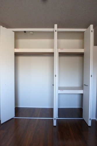 収納　他物件参考画像。建具・壁・床色は異なります。現況優先。