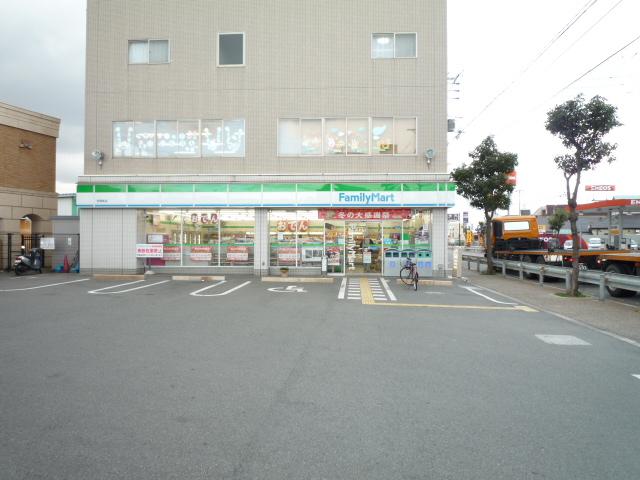 コンビニ　ファミリーマート忠岡南店（コンビニ）まで842m