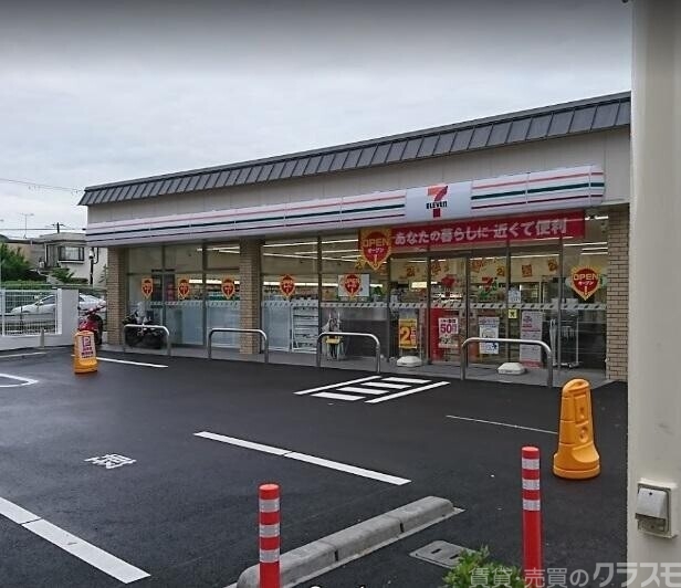 コンビニ　セブンイレブン鹿王院駅前店（コンビニ）まで300m