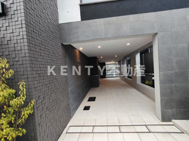 エントランス　落ち着いたエントランスです