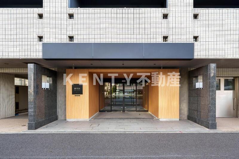 エントランス　落ち着いたエントランスです