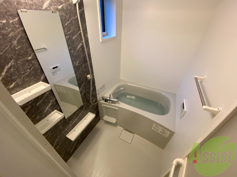 バス・シャワールーム　追い焚き機能が付いているのでいつでも温かいお風呂に入れますよ