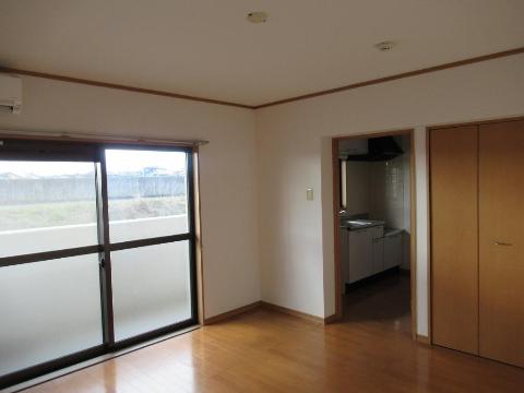 居室・リビング　室内