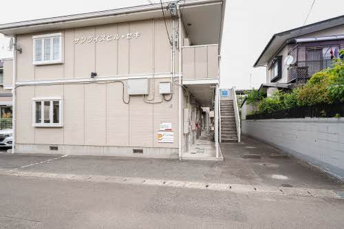 建物外観　駐車場