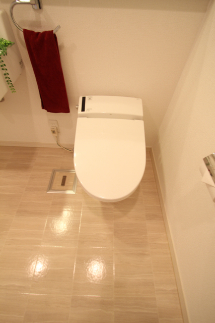 トイレ　※別室の参考写真の為、現況優先です。