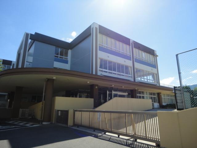 小学校　廿日市市立地御前小学校（小学校）まで708m