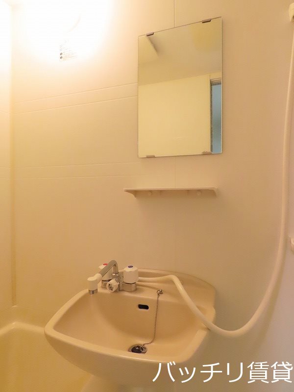 洗面設備　同型タイプの為、現状を優先致します。